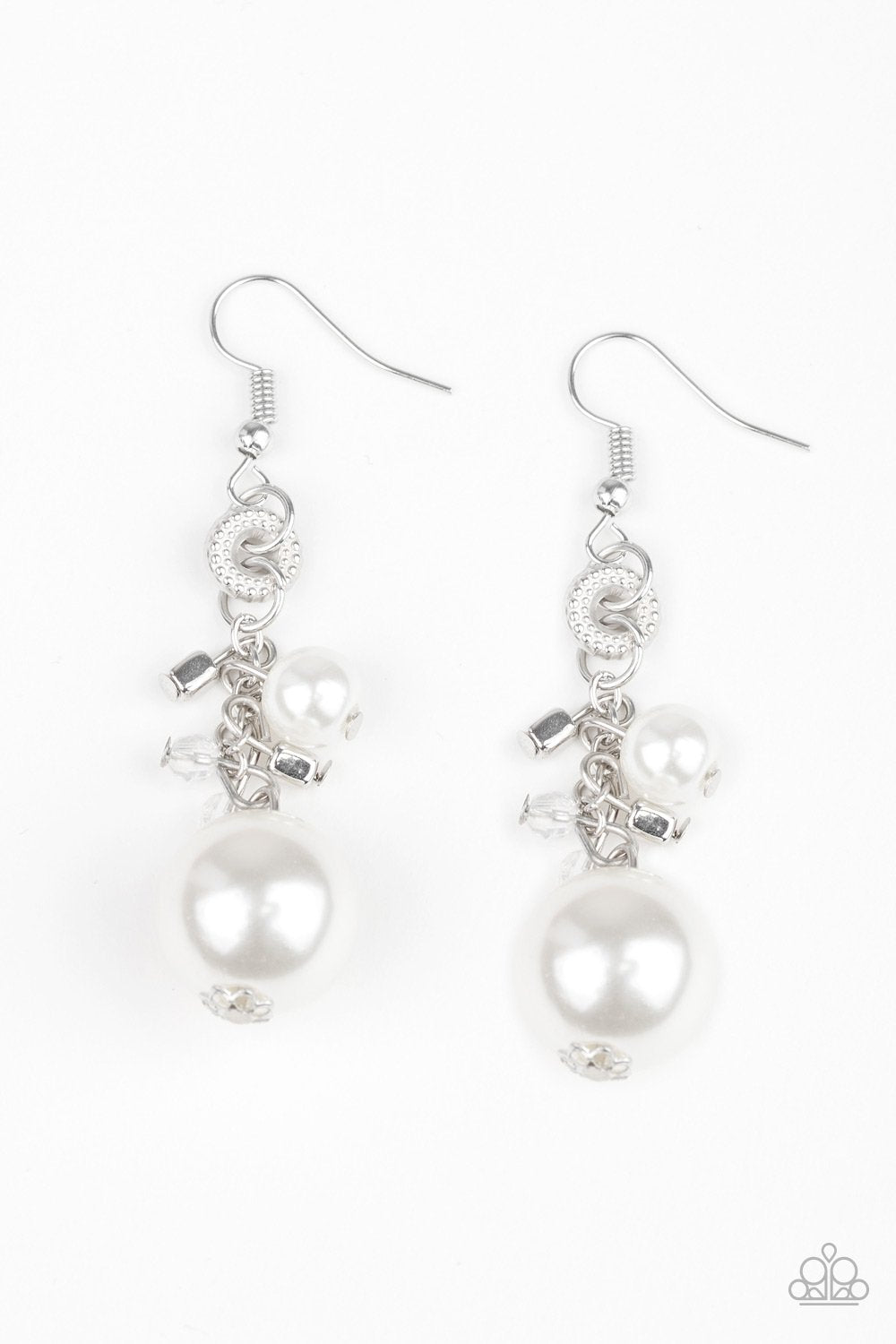 Paparazzi Timelessly Traditional - Silver