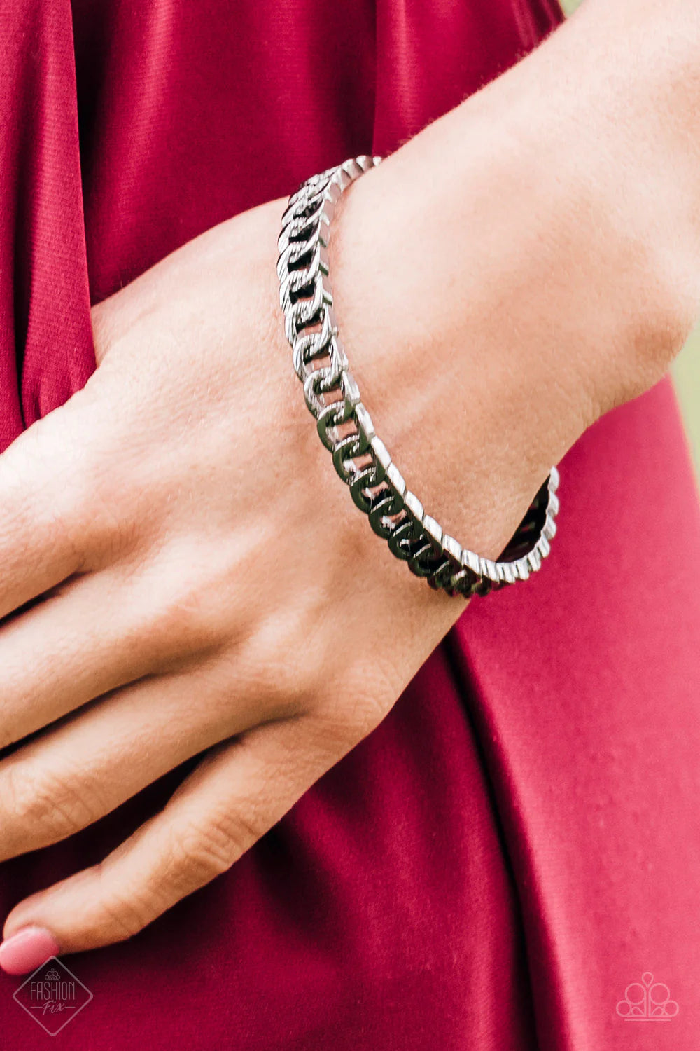 Paparazzi Might and Chain- Black