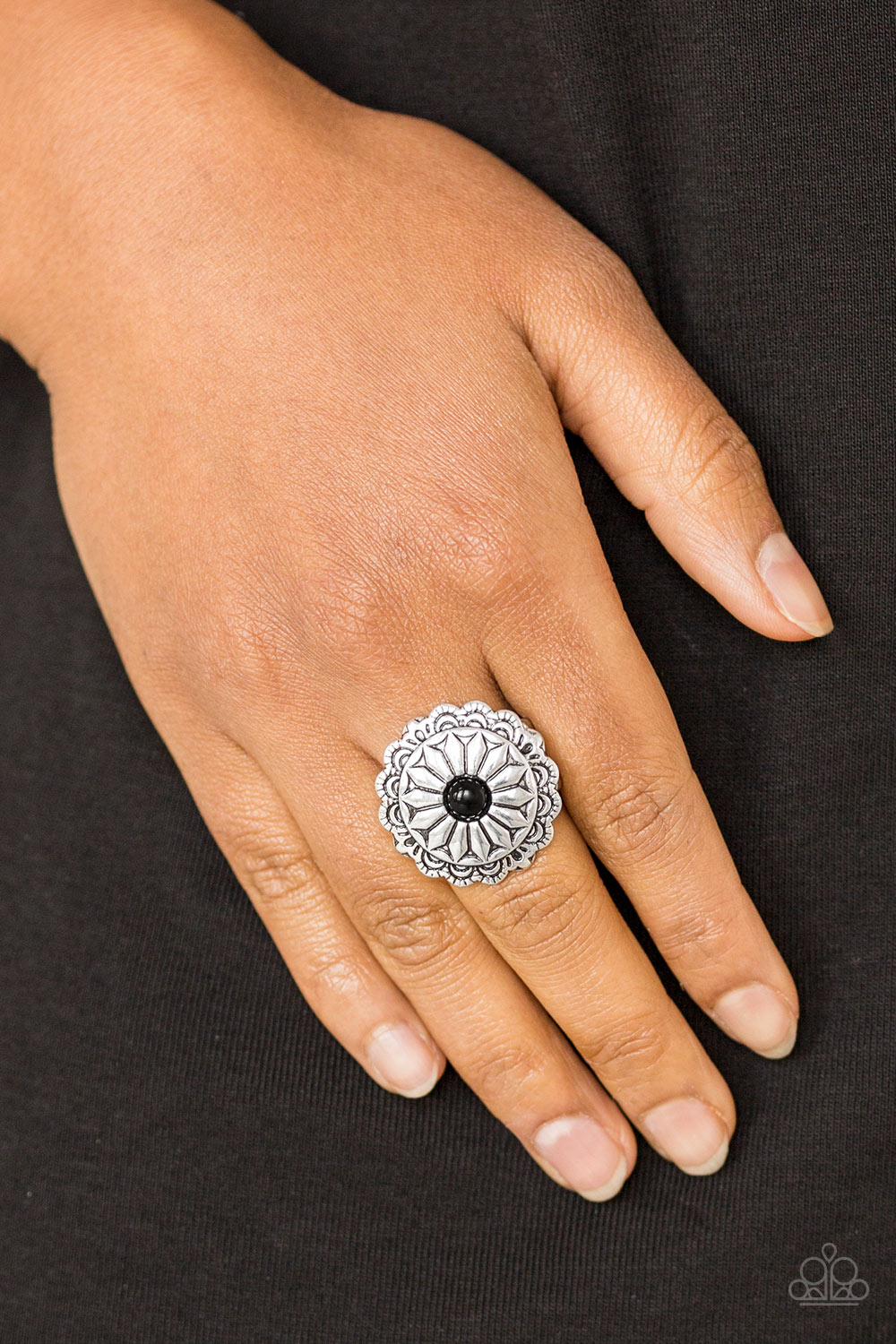 Paparazzi Daringly Daisy - Black