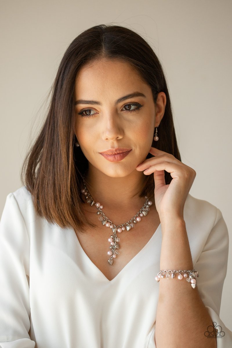 Paparazzi Vintage Heartthrob - Pink