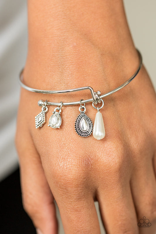 Paparazzi Gracefully Graceful-White