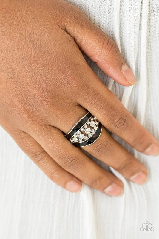 Paparazzi Trending Treasure - Black