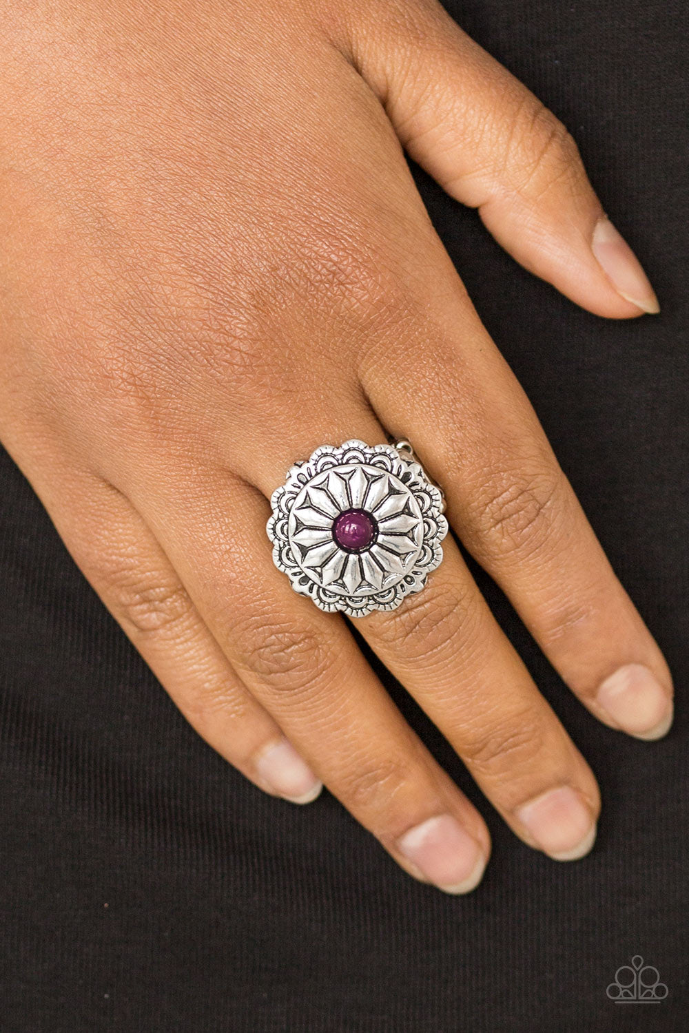 Paparazzi Daringly Daisy - Black