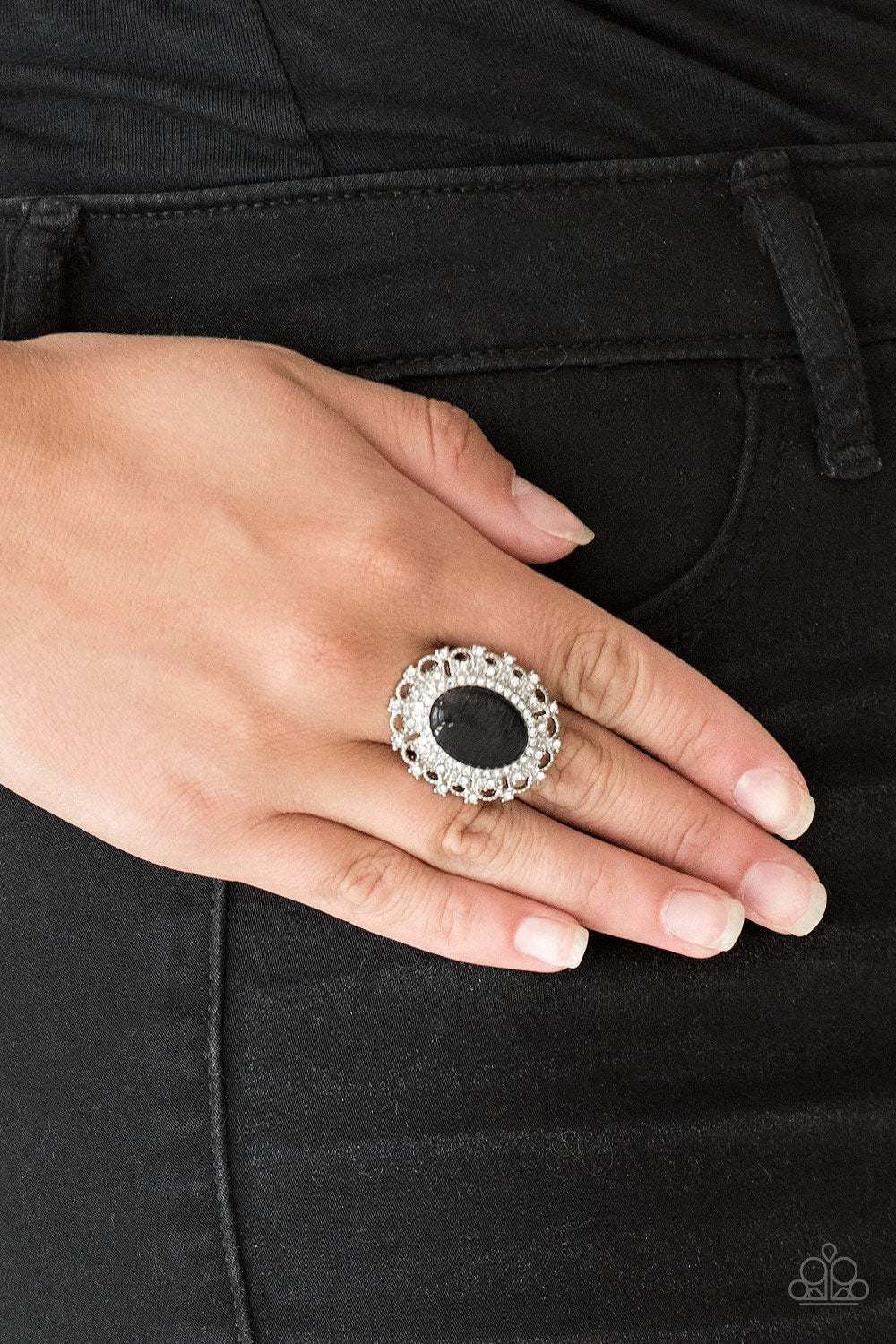 Paparazzi BAROQUE The Spell - Black