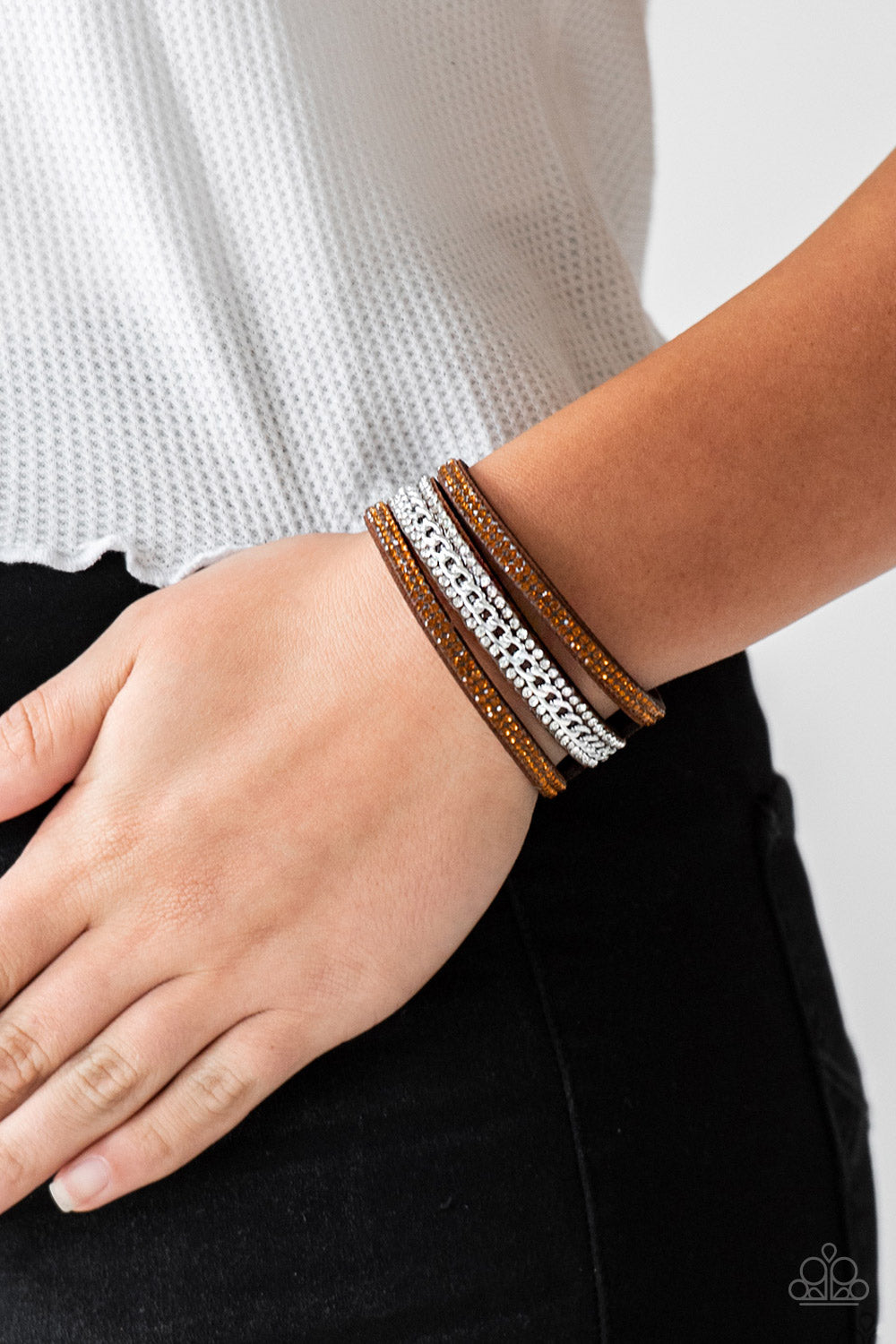 Paparazzi Rollin In Rhinestones - Black