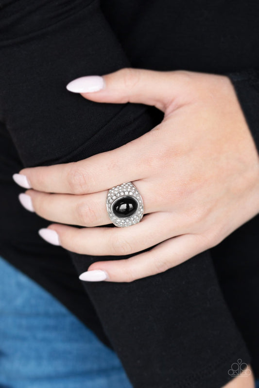 Paparazzi Glittering Go-Getter - Black