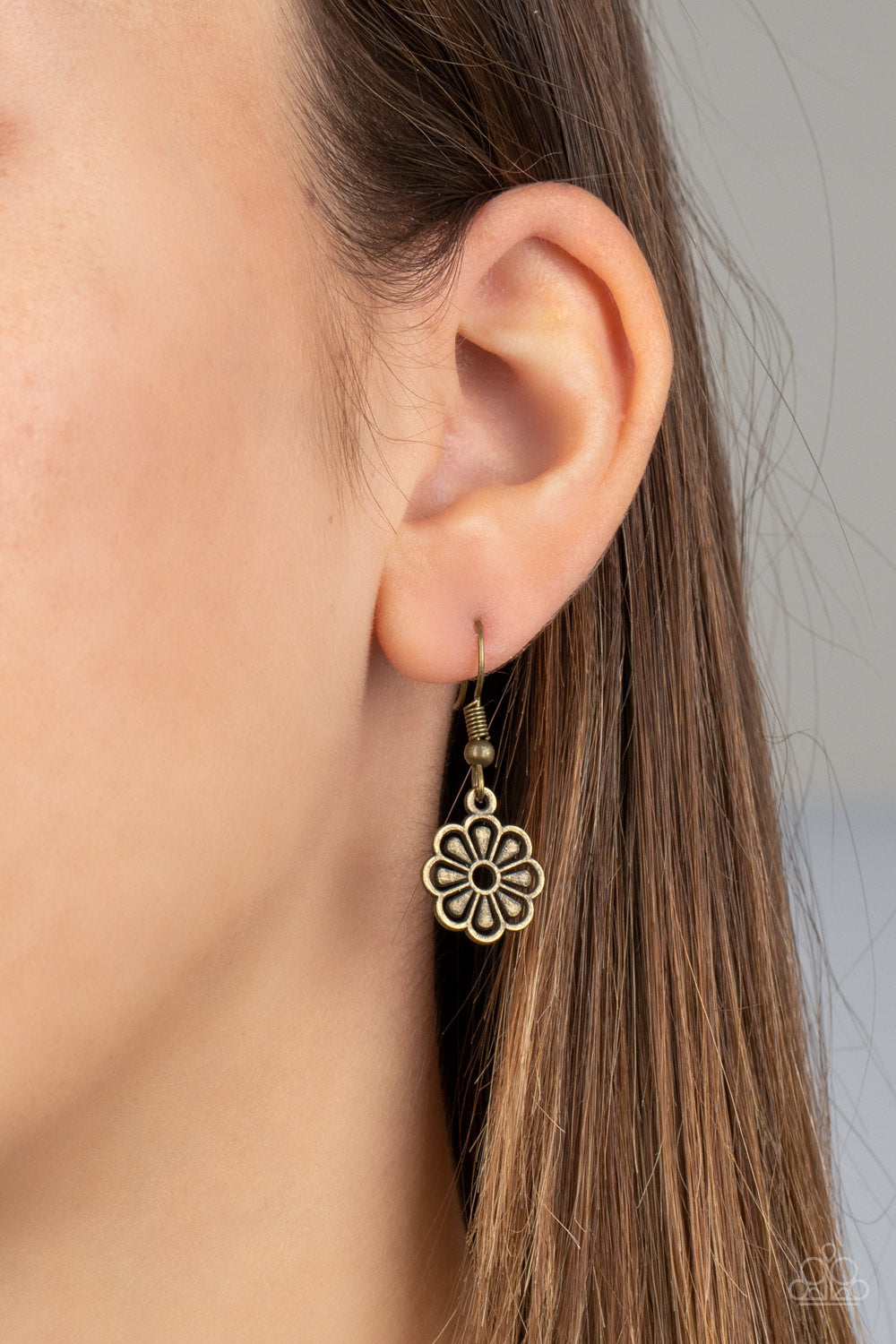 Paparazzi Meadow Masquerade - Brass