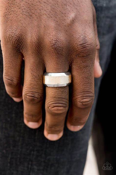 Paparazzi Checkmate 2019- Gold